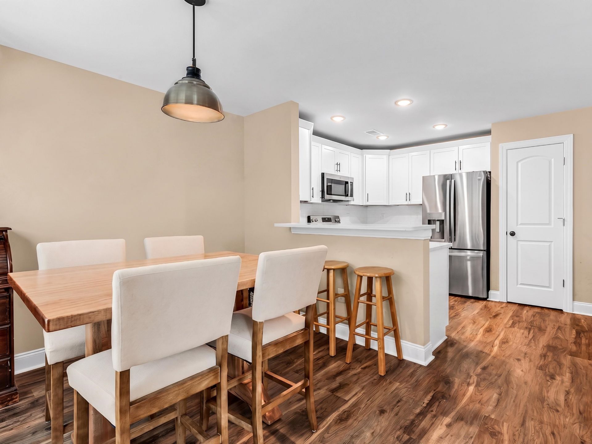 581 Bend Ave.  Photo 7