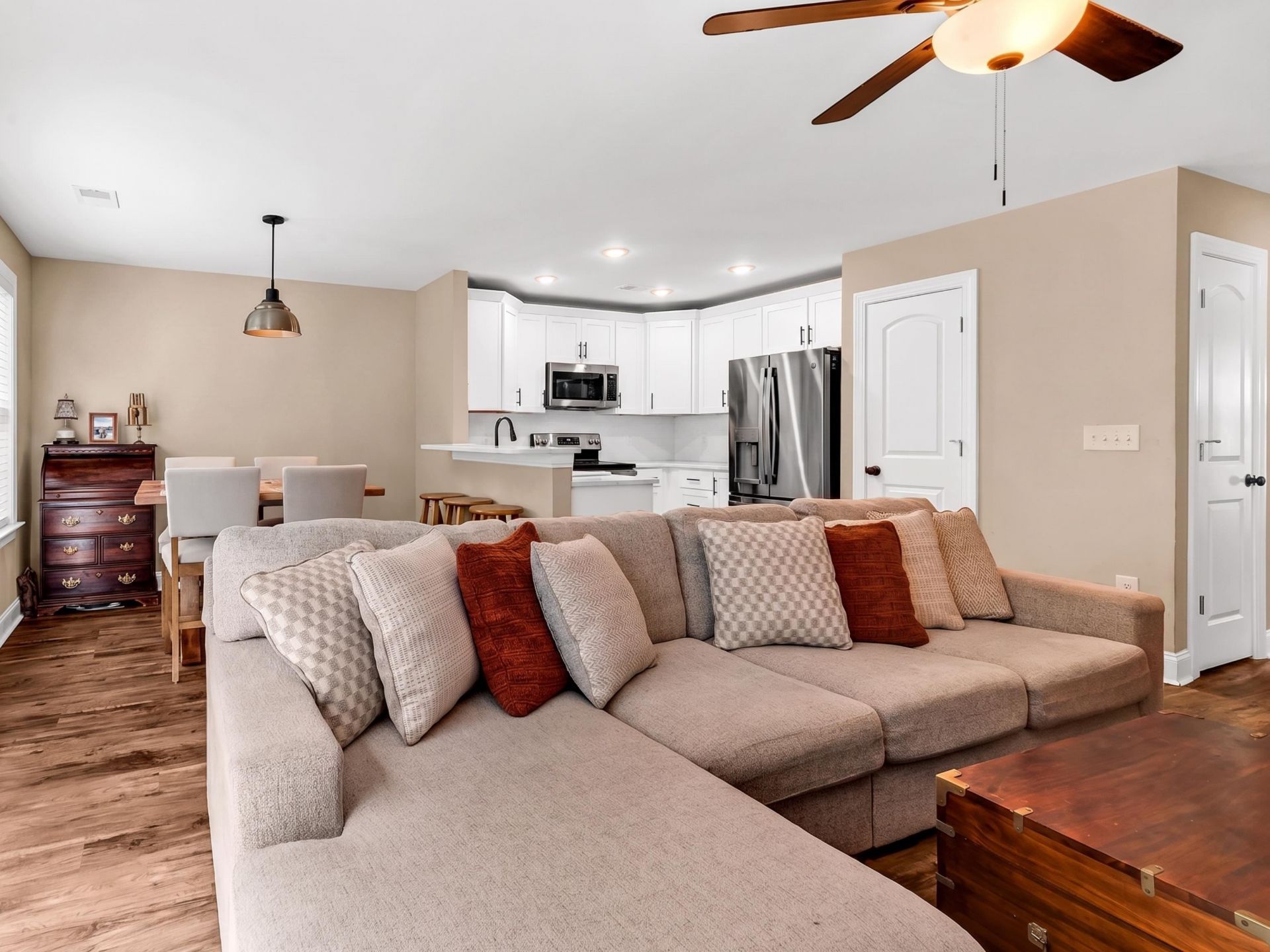 581 Bend Ave.  Photo 8