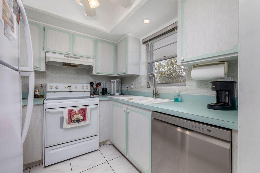2929 SE Ocean Boulevard, Unit 130-8, Stuart, FL 34996 Photo
