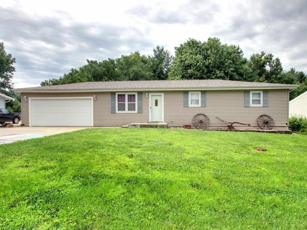 514 W WASHINGTON Street, Mendon, IL 62351