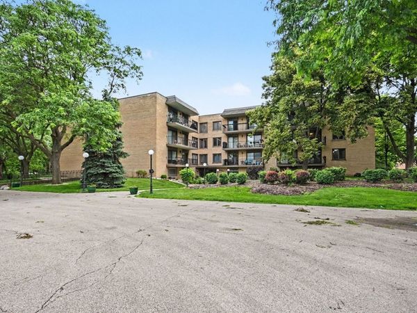 6935 N Milwaukee Avenue , Unit 204, Niles, IL 60714