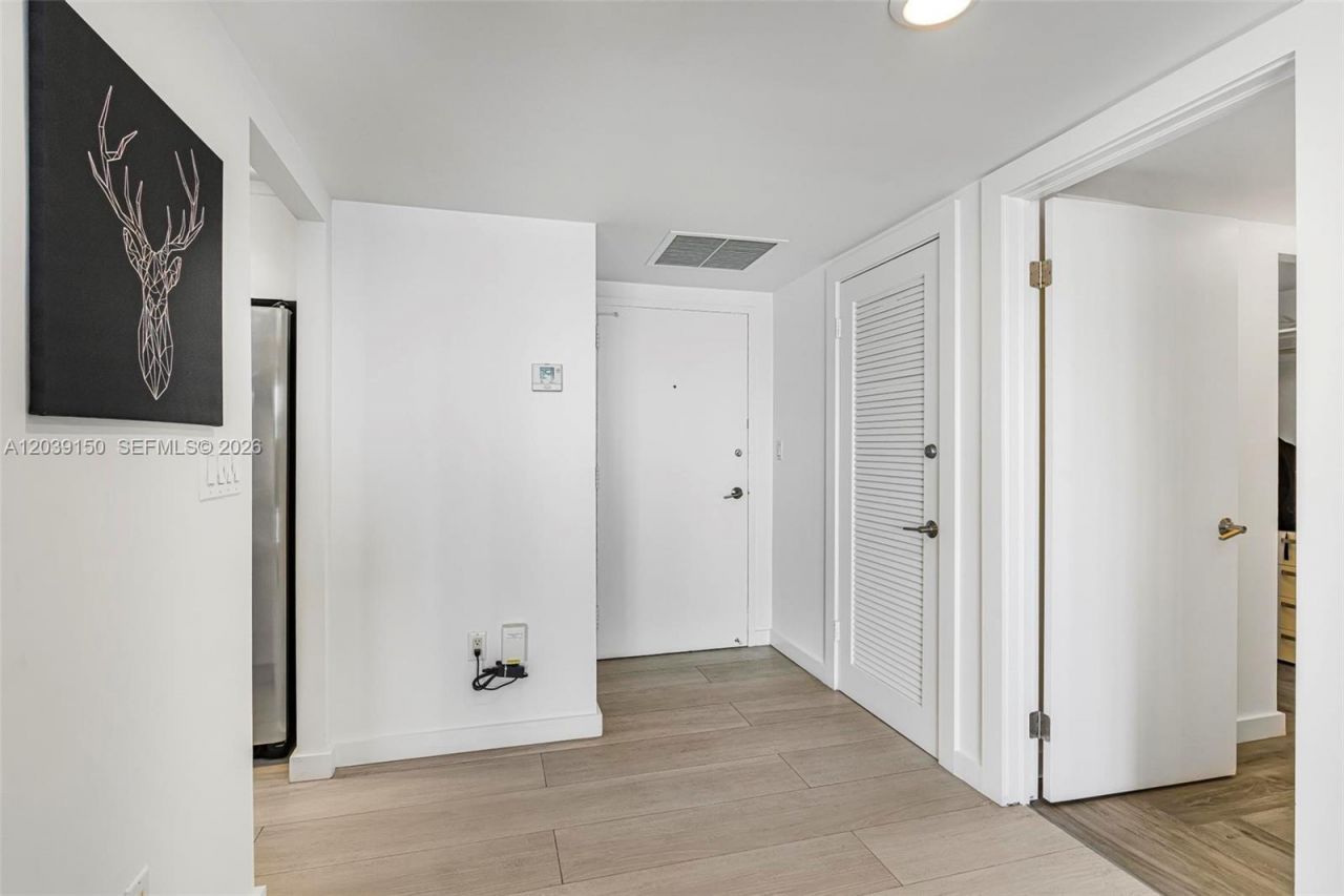 11111 Biscayne Blvd , Unit 8C, Miami, FL 33181 Photo