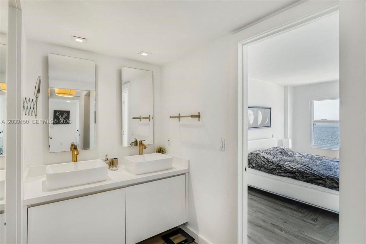 11111 Biscayne Blvd , Unit 8C, Miami, FL 33181 Photo