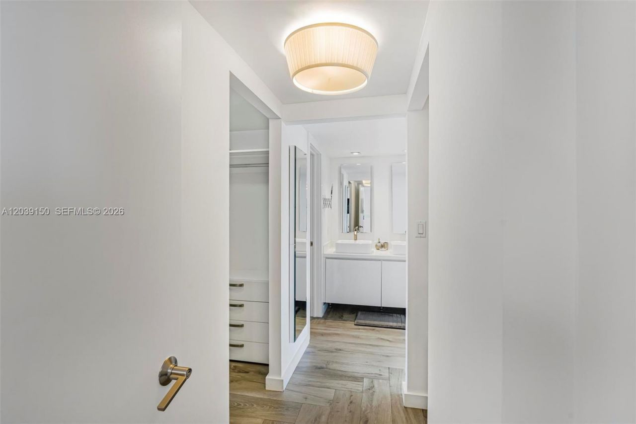 11111 Biscayne Blvd , Unit 8C, Miami, FL 33181 Photo