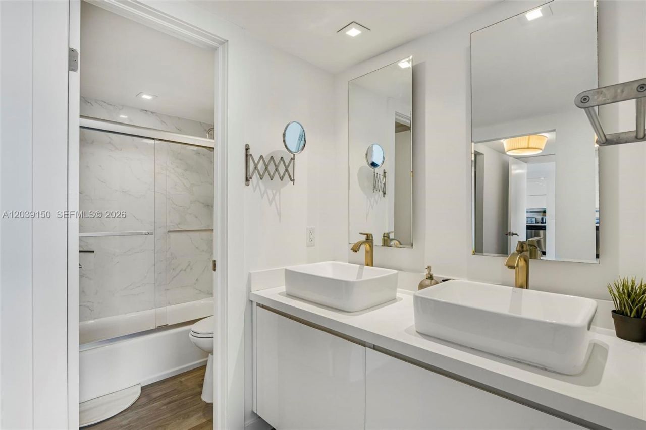 11111 Biscayne Blvd , Unit 8C, Miami, FL 33181 Photo