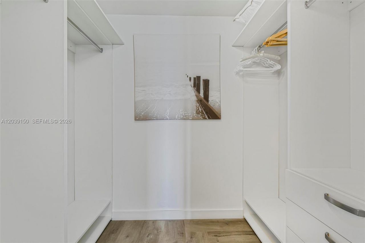 11111 Biscayne Blvd , Unit 8C, Miami, FL 33181 Photo