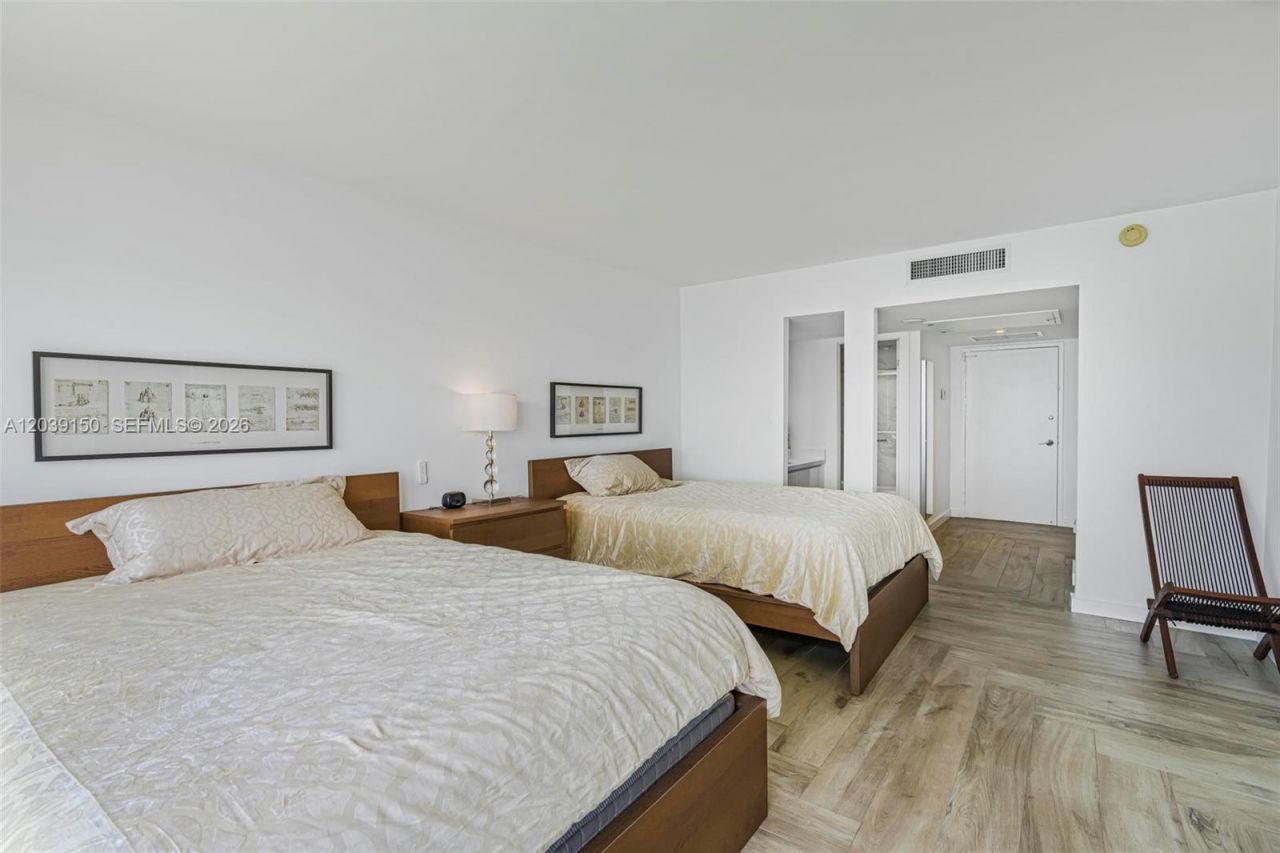 11111 Biscayne Blvd , Unit 8C, Miami, FL 33181 Photo