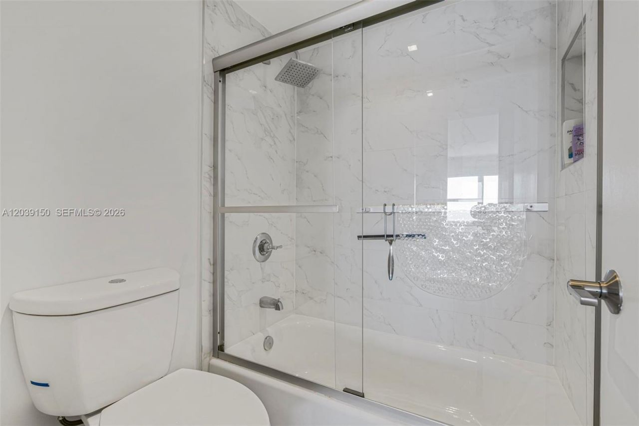 11111 Biscayne Blvd , Unit 8C, Miami, FL 33181 Photo