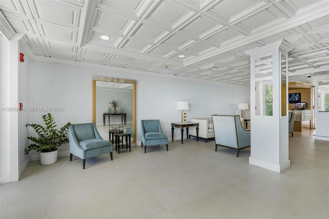 11111 Biscayne Blvd , Unit 8C, Miami, FL 33181 Photo