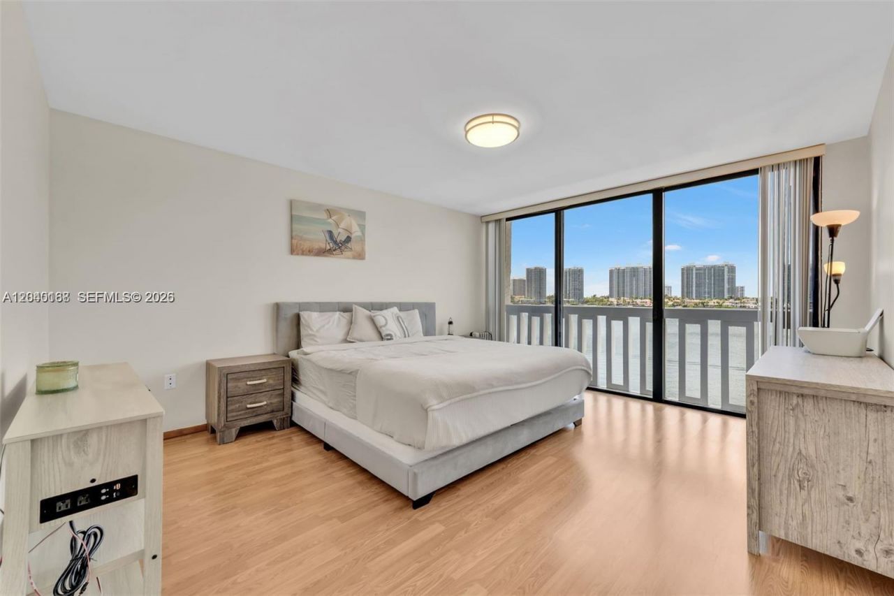 17900 N Bay Rd, Unit 603, Sunny Isles Beach, FL 33160 Photo