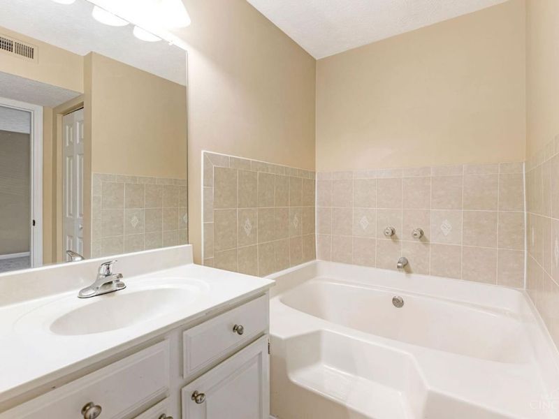 10555 Montgomery Road, Unit 77, Montgomery, OH 45242 Photo 10