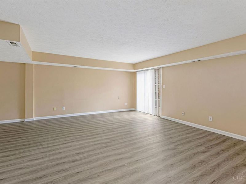10555 Montgomery Road, Unit 77, Montgomery, OH 45242 Photo 12