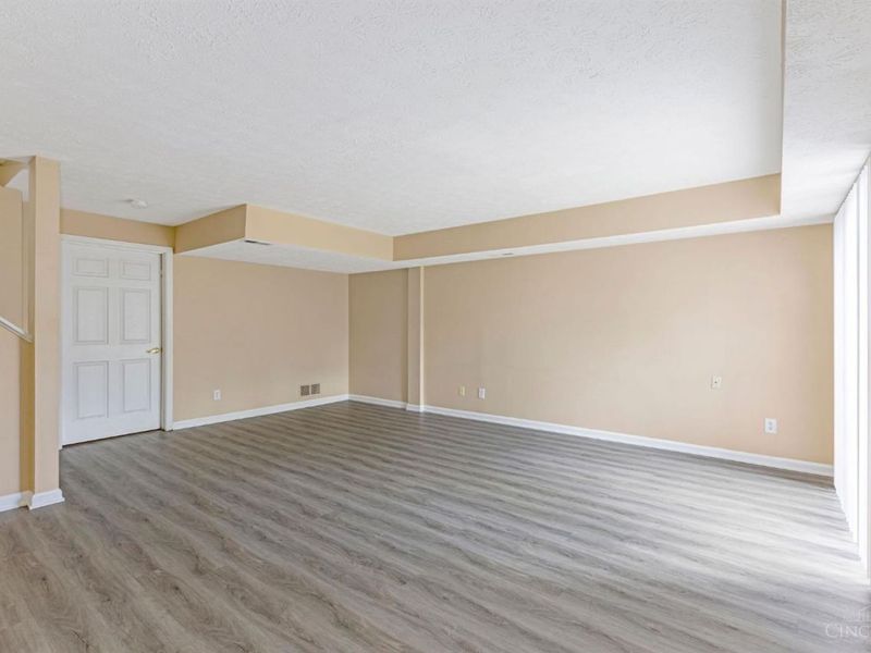 10555 Montgomery Road, Unit 77, Montgomery, OH 45242 Photo 13