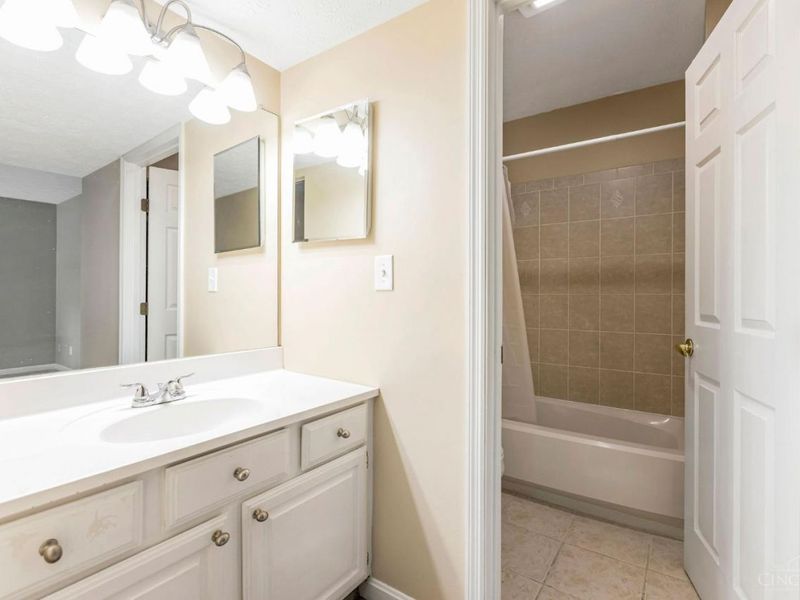 10555 Montgomery Road, Unit 77, Montgomery, OH 45242 Photo 37