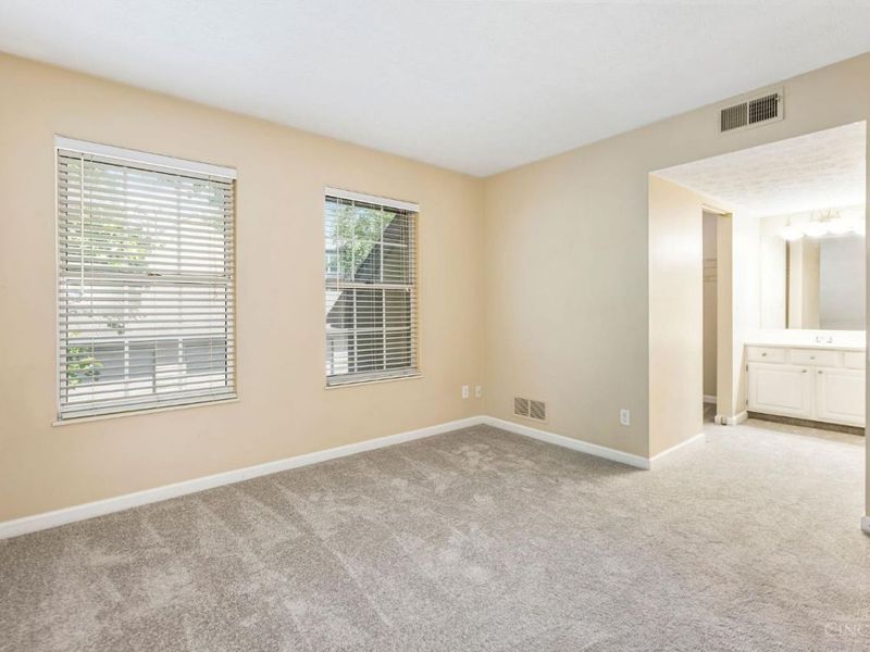 10555 Montgomery Road, Unit 77, Montgomery, OH 45242 Photo 9