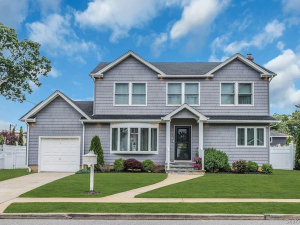 9 Pompano Lane , Massapequa Park, NY 11762