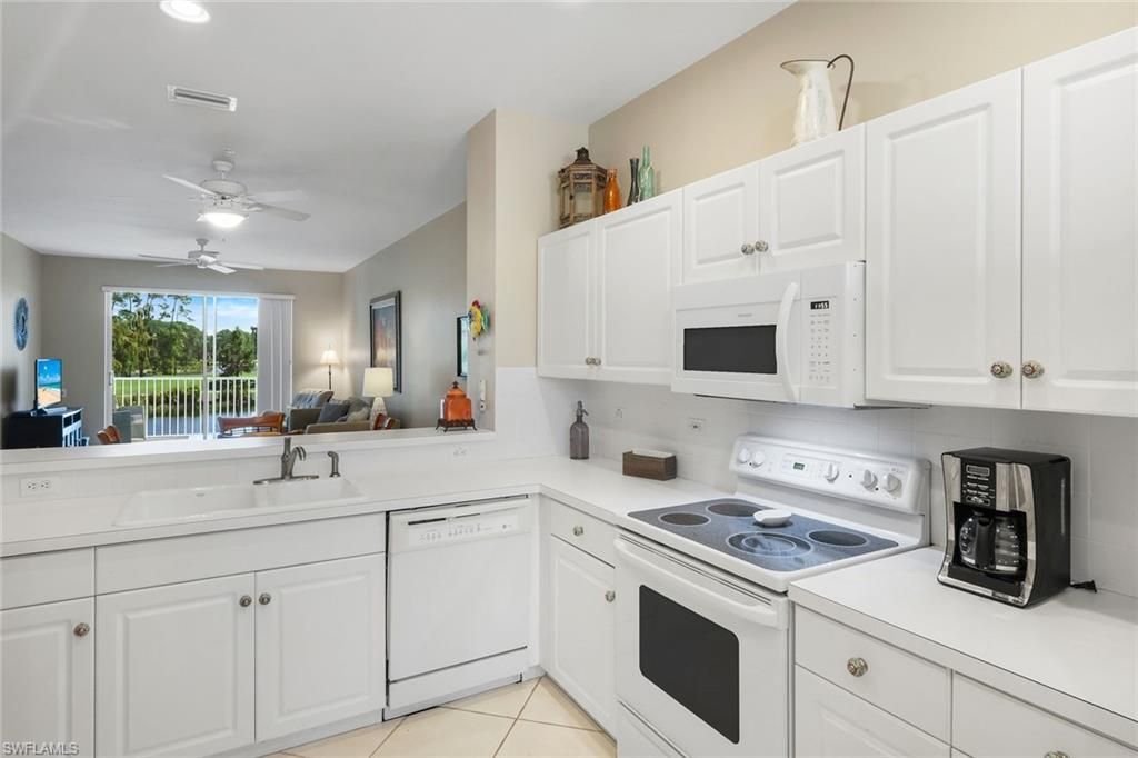 8247 Parkstone Pl , Unit 205, Naples, FL 34120 Photo