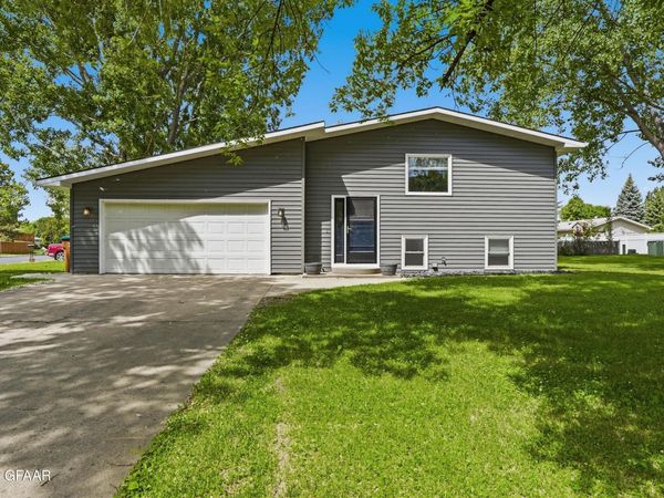 1915 5TH Avenue NW, East Grand Forks, MN 56721