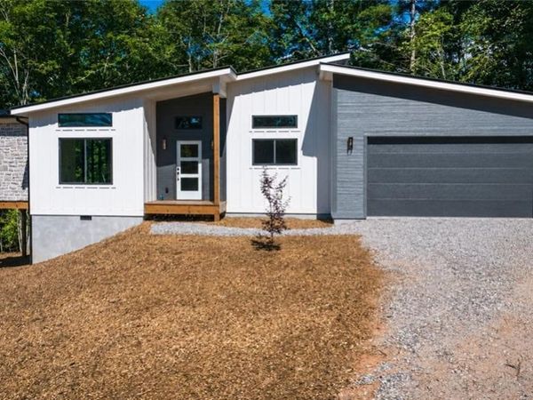 215 Brookhaven Dr., Blairsville, GA 30512