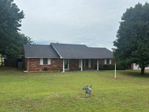 700 Lola Street, Lindsay, OK 73052
