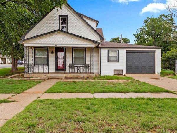 301 E Arapaho Avenue, Weatherford, OK 73096