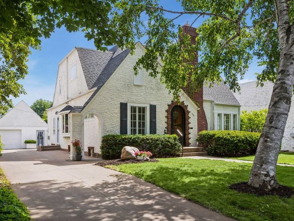 1736 Hillcrest Avenue, Saint Paul, MN 55116