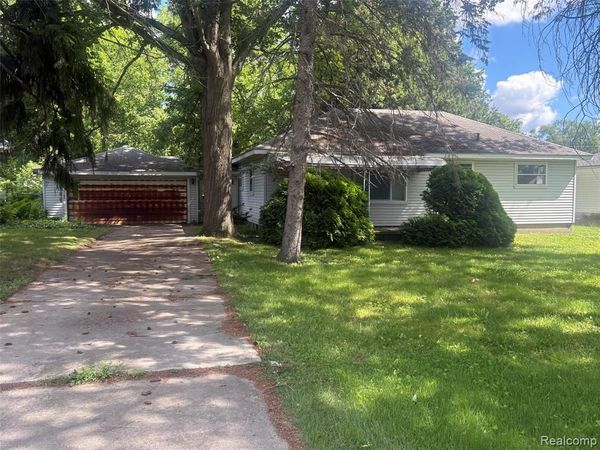 23301 Harrellson Street , Macomb Twp, MI 48042