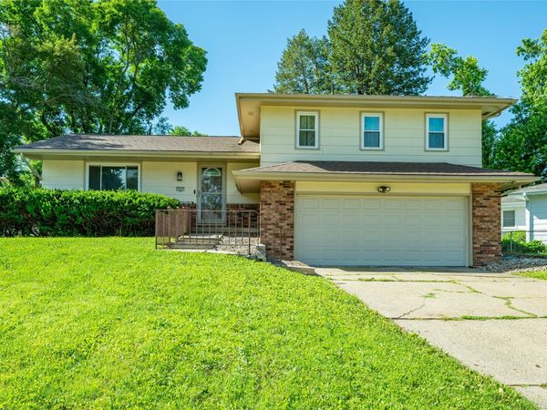 6800 Holcomb Avenue, Urbandale, IA 50322