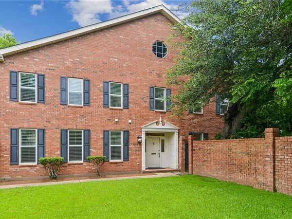 105 CHARLESTON Park , Metairie, LA 70005