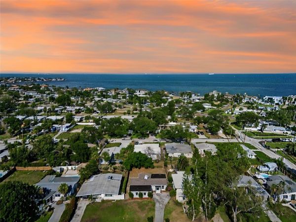 3927 HUNTINGTON STREET NE, ST PETERSBURG, FL 33703