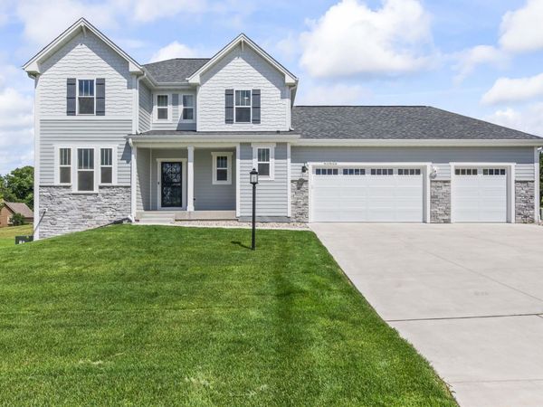 W193N5036 Rosemary Rdg, Menomonee Falls, WI 53051