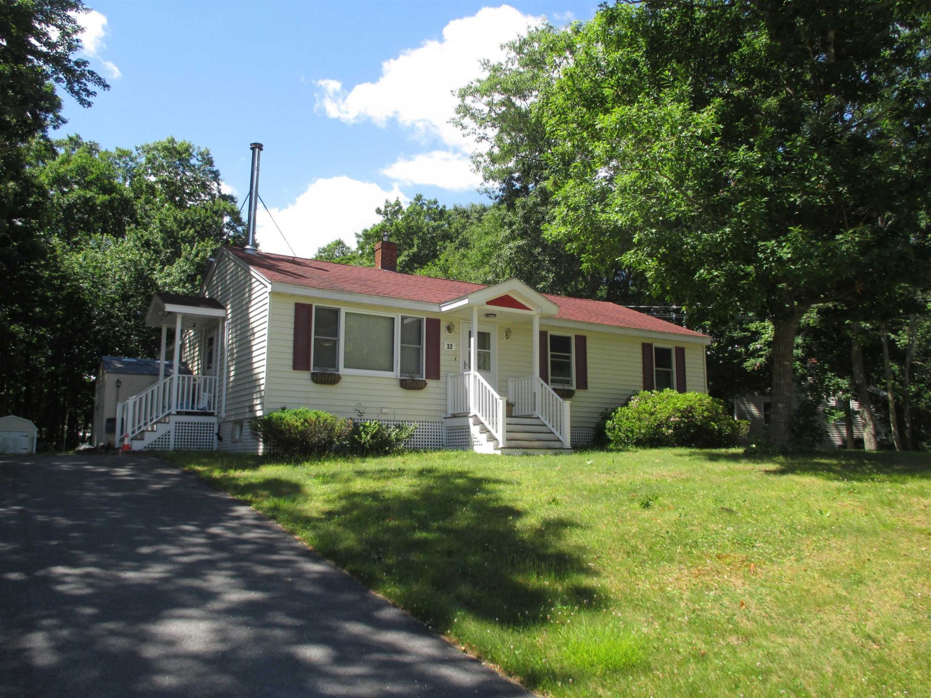 32 Pinewood Drive, Somersworth, NH 03878 Main Photo