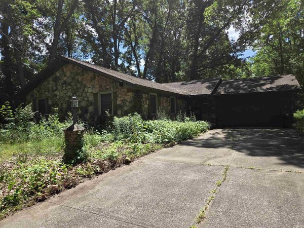 18304 Cypress Circle, South Bend, IN 46637