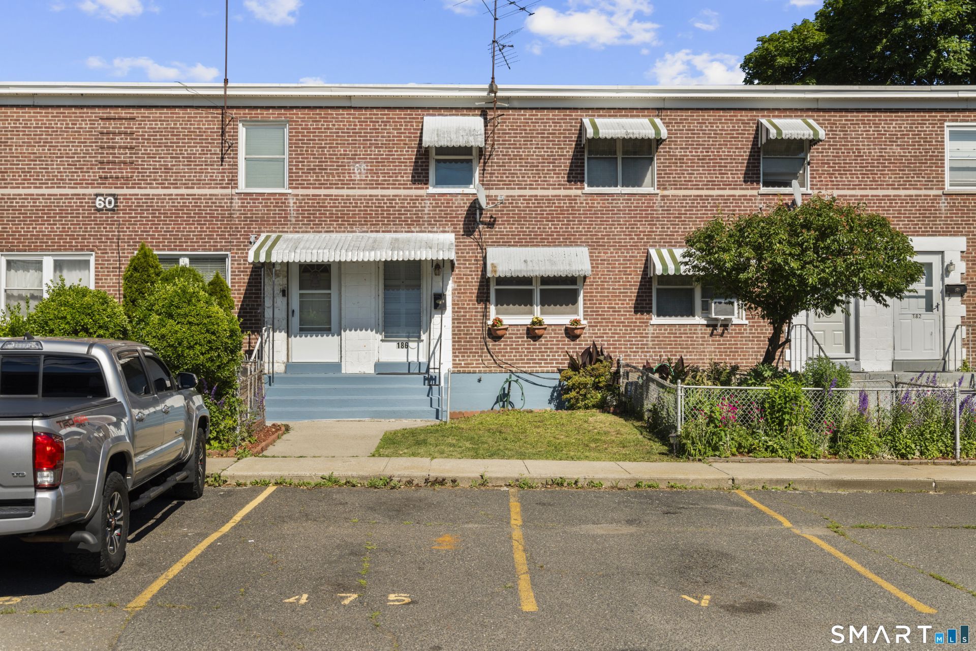 186 Court D Building 60, Bridgeport, CT 06610 Main Photo