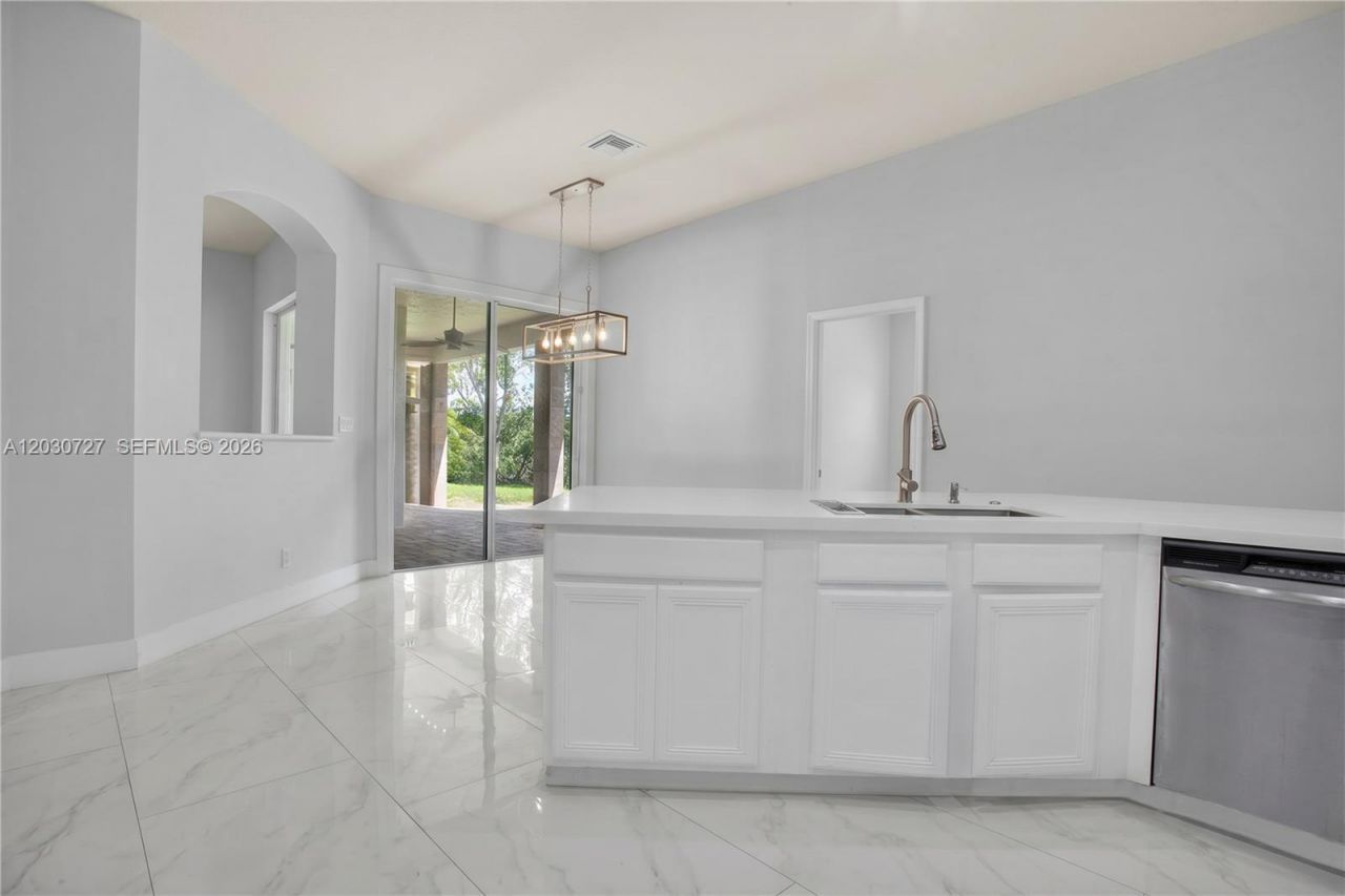 19548 S Whitewater Ave, Weston, FL 33332 Photo