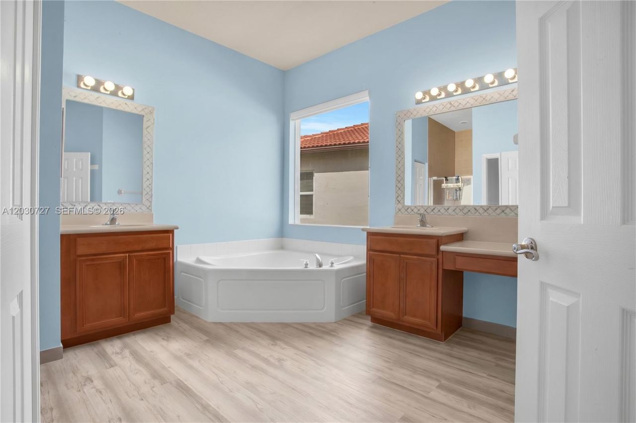19548 S Whitewater Ave, Weston, FL 33332 Photo