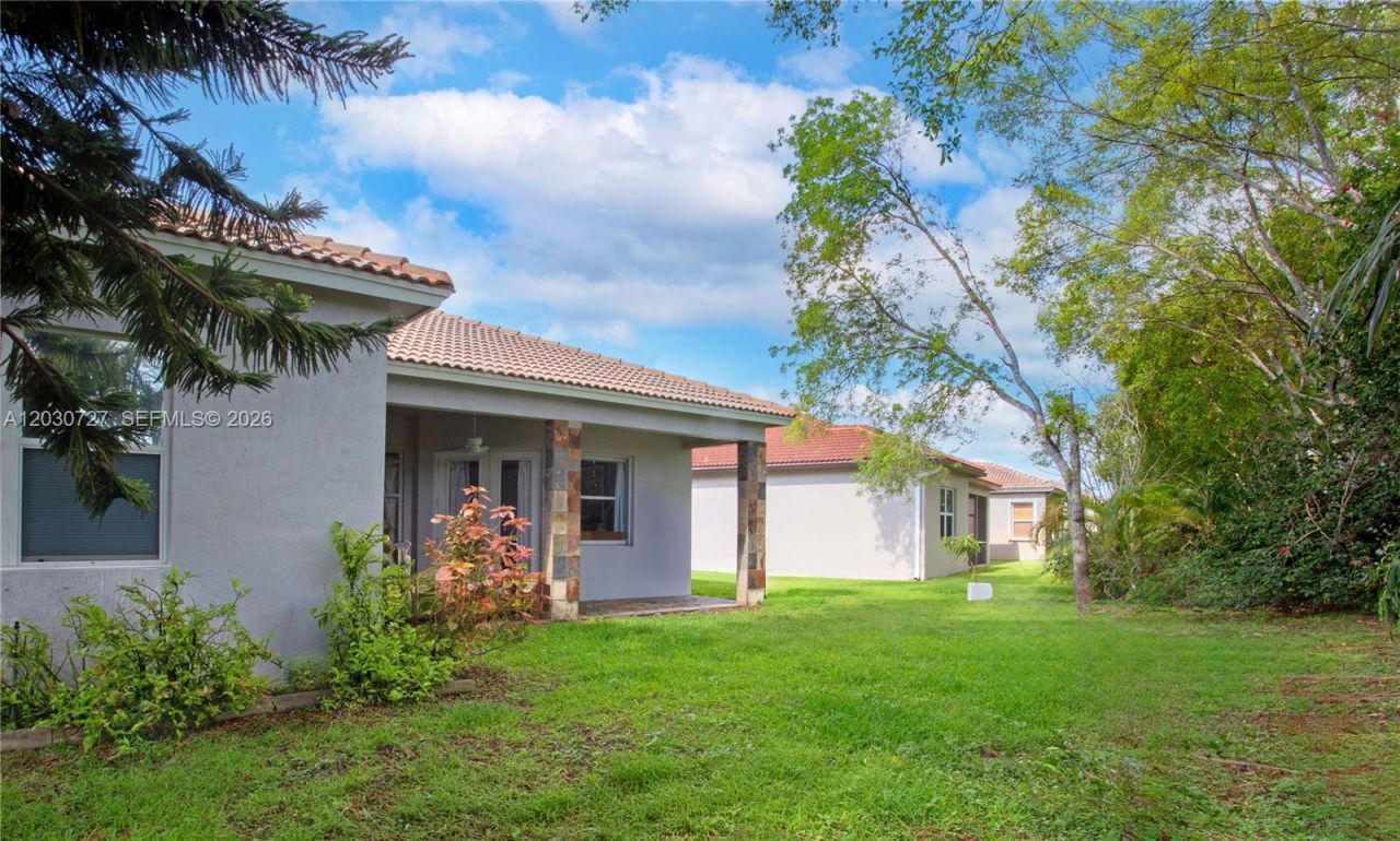 19548 S Whitewater Ave, Weston, FL 33332 Photo