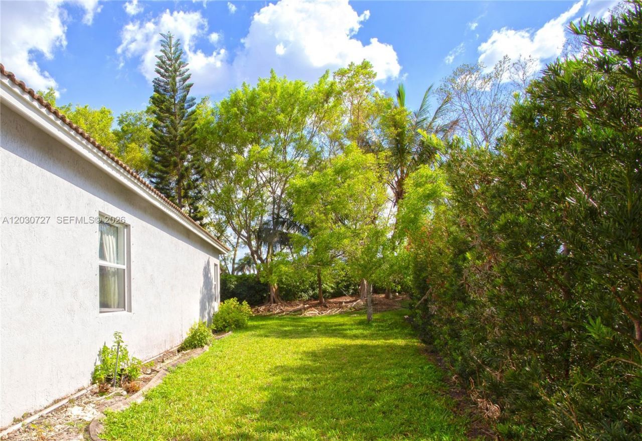 19548 S Whitewater Ave, Weston, FL 33332 Photo