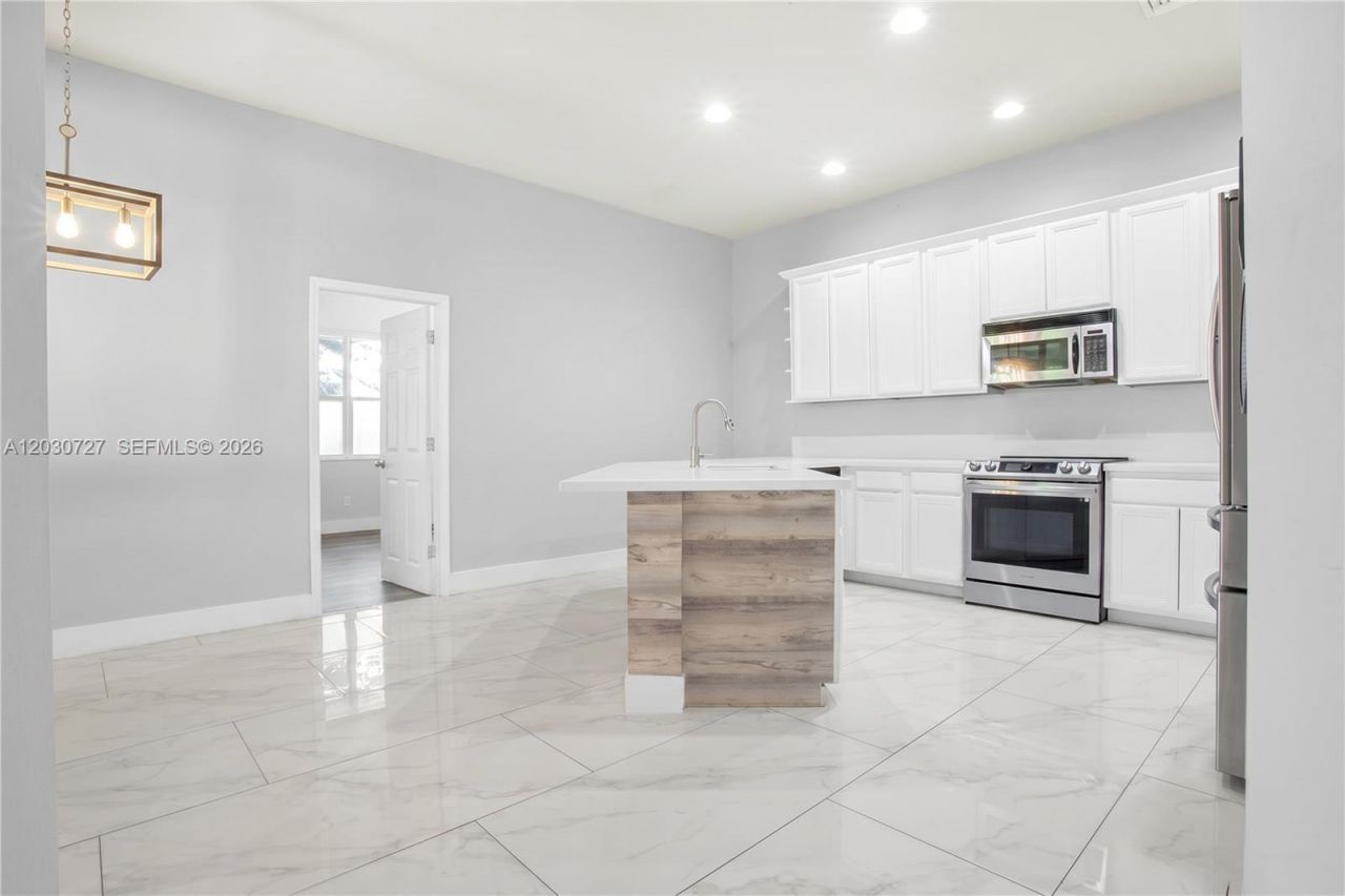 19548 S Whitewater Ave, Weston, FL 33332 Photo