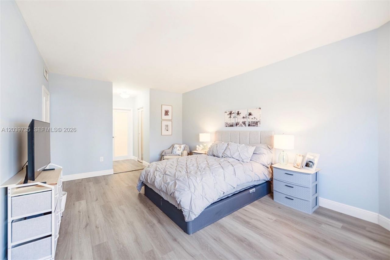 1985 S Ocean Dr, Unit 8P, Hallandale Beach, FL 33009 Photo
