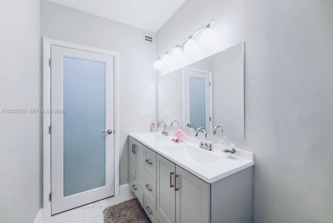 1985 S Ocean Dr, Unit 8P, Hallandale Beach, FL 33009 Photo