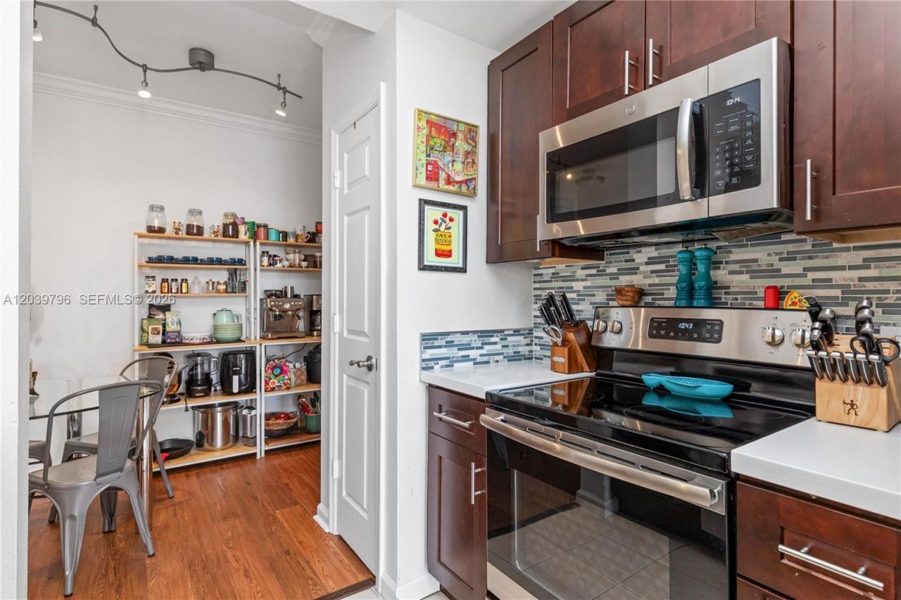 533 NE 3rd Ave, Unit 503, Fort Lauderdale, FL 33301 Photo