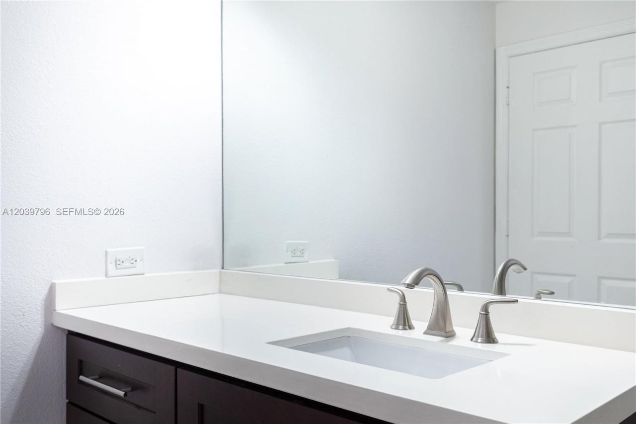 533 NE 3rd Ave, Unit 503, Fort Lauderdale, FL 33301 Photo