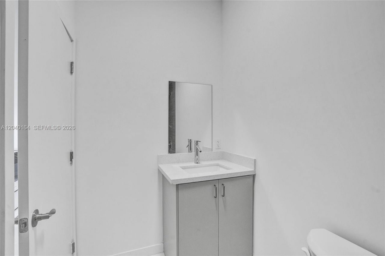 1567 NW 1st St , Unit 5, Miami, FL 33125 Photo