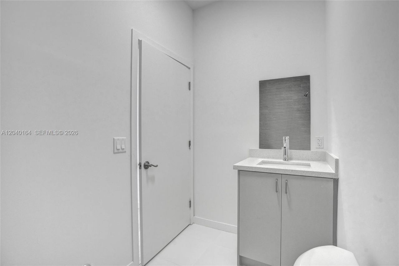 1567 NW 1st St , Unit 5, Miami, FL 33125 Photo