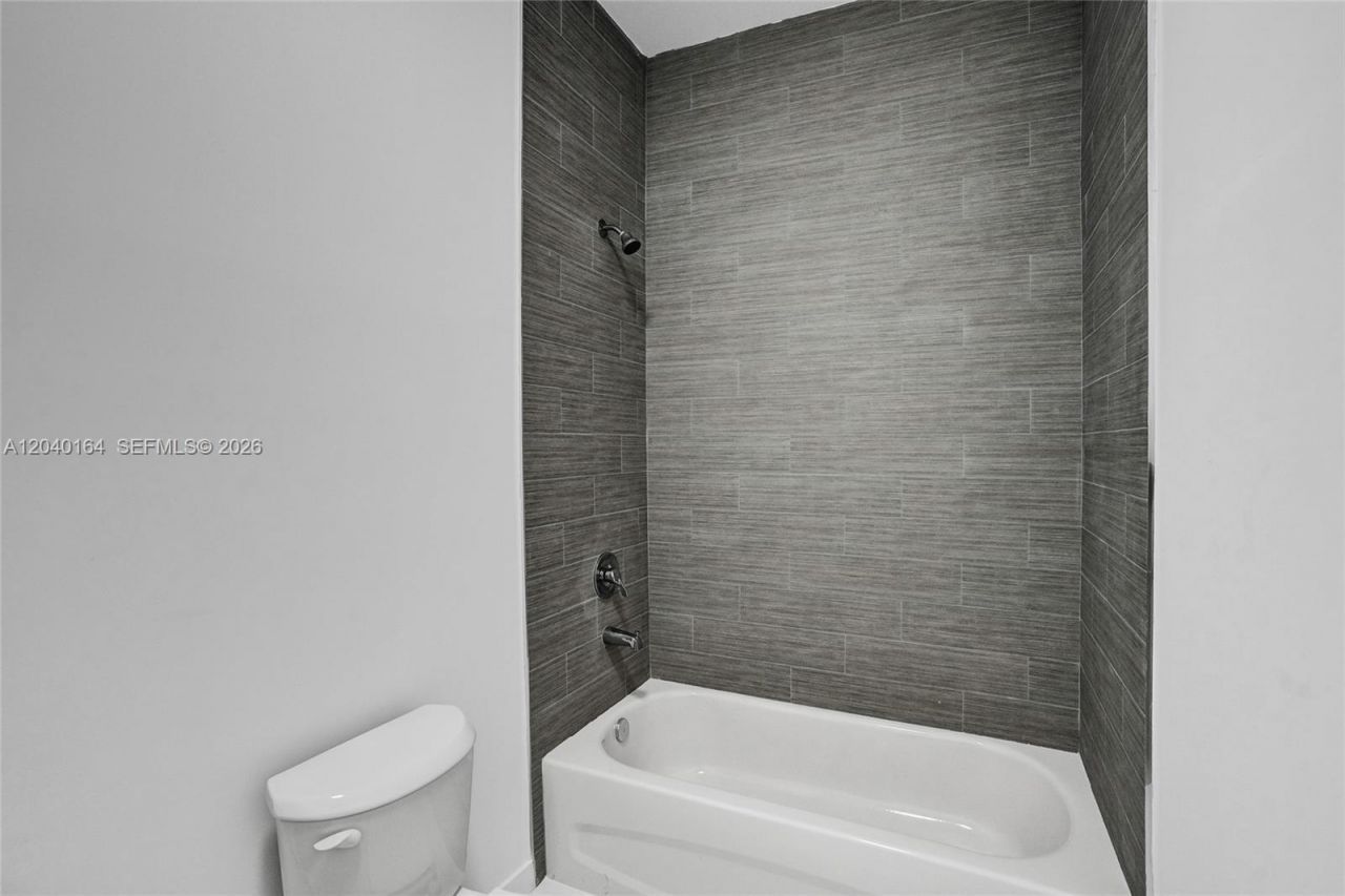 1567 NW 1st St , Unit 5, Miami, FL 33125 Photo