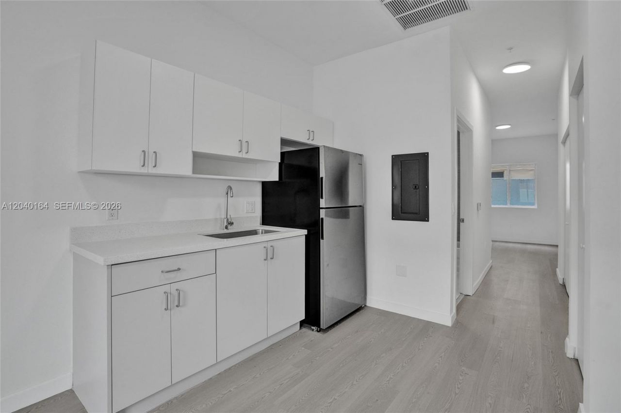 1567 NW 1st St , Unit 5, Miami, FL 33125 Photo