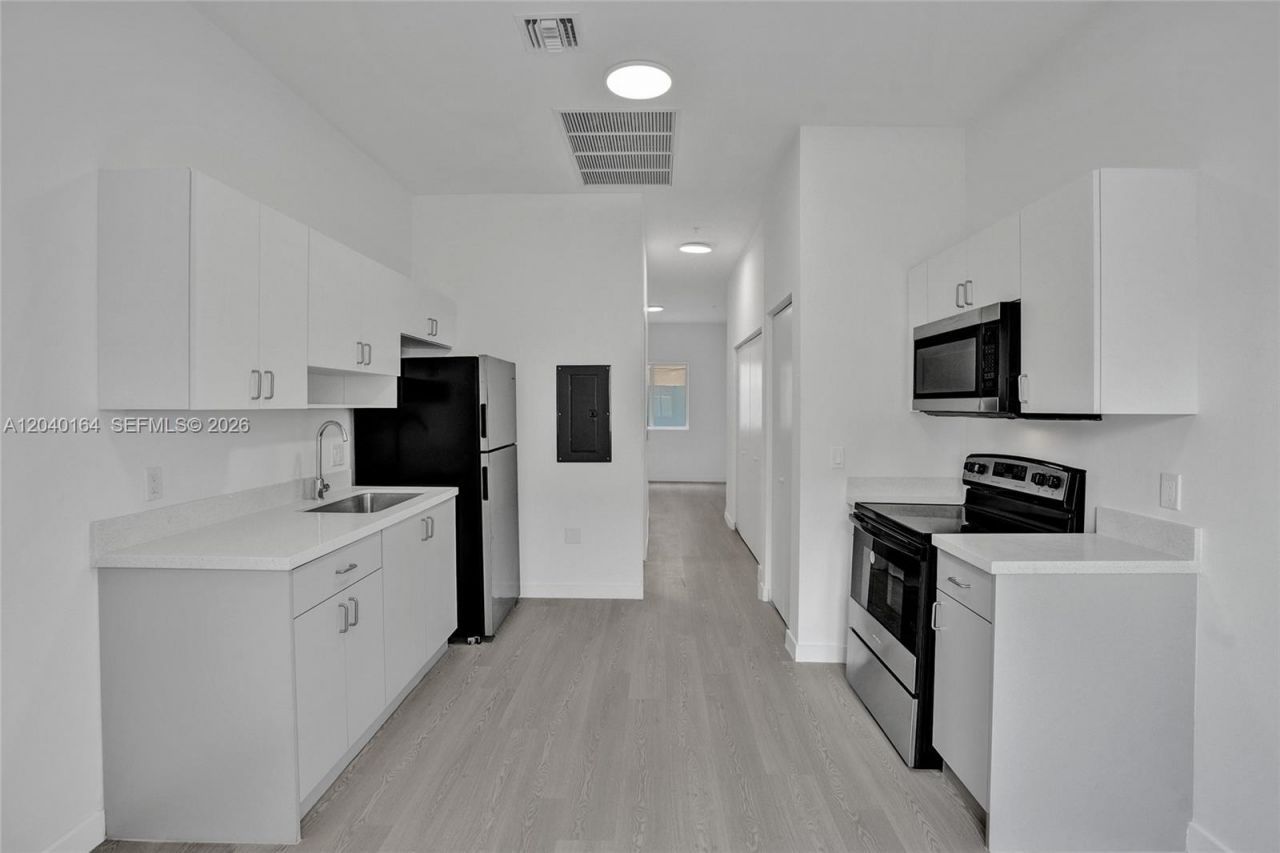 1567 NW 1st St , Unit 5, Miami, FL 33125 Photo