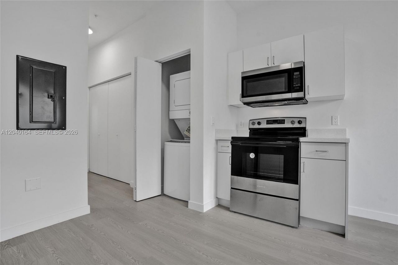 1567 NW 1st St , Unit 5, Miami, FL 33125 Photo