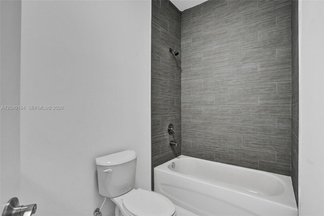 1567 NW 1st St , Unit 5, Miami, FL 33125 Photo